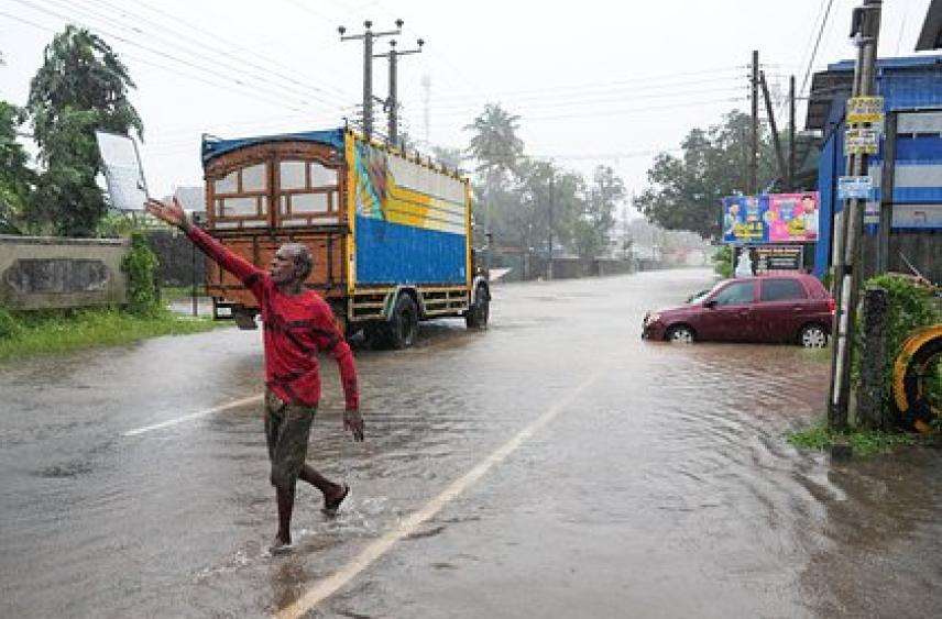 Тысячи россиян застряли в популярной стране Азии из-за потопов