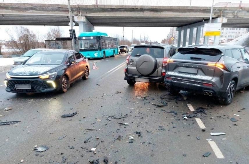 В Северодвинске расследуют ДТП с участием трёх автомобилей
