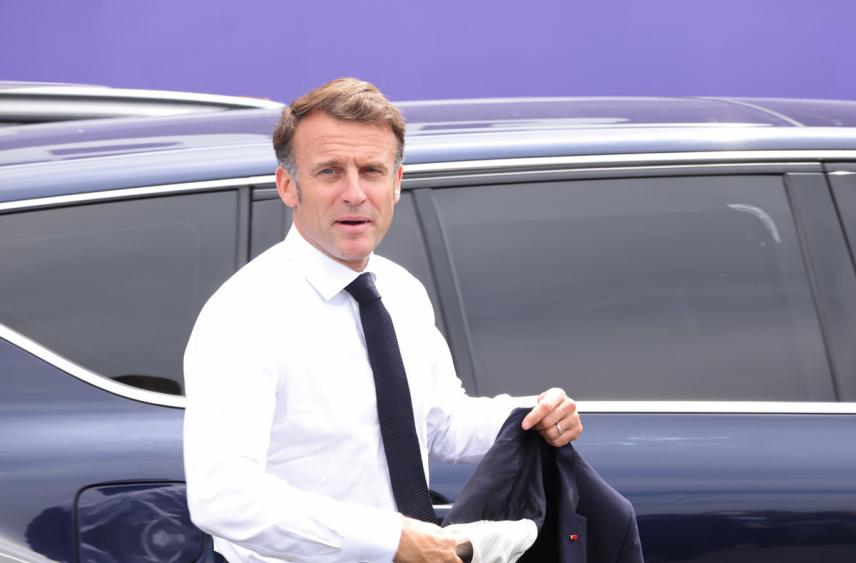 Макрон рассказал о готовящемся запрете для старшеклассников