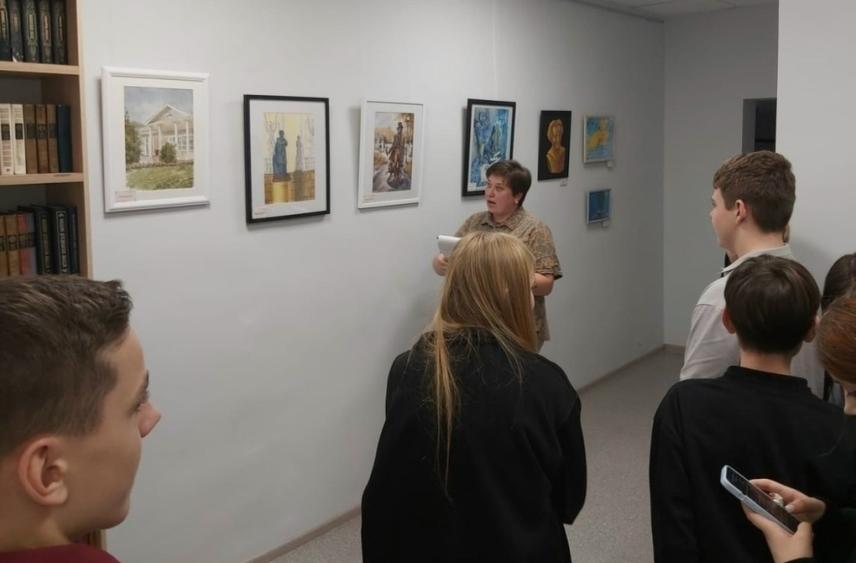 Пушкинский вернисаж: в Сампурском округе открылась выставка картин, созданных по всей России