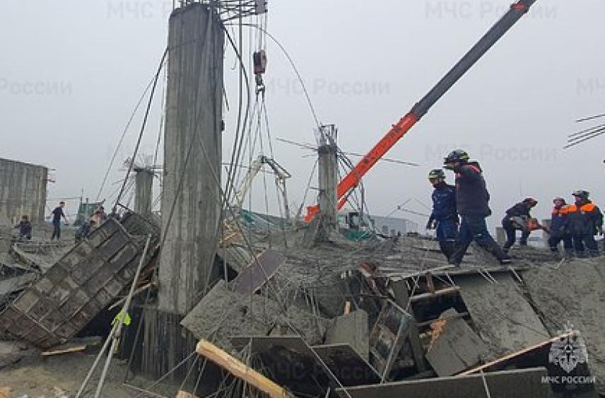 Появились подробности о поисках рабочих после обрушения здания в российском городе