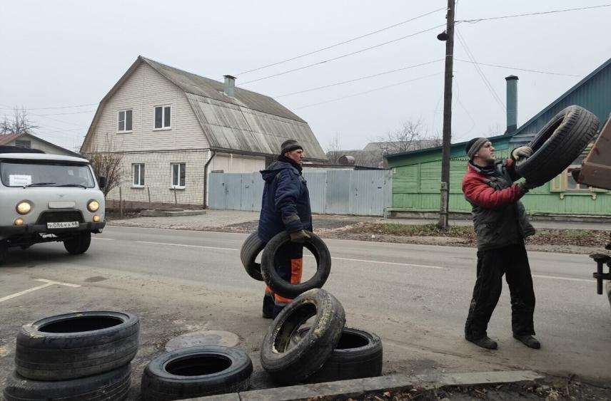 Конец эпохи «резиновых «лебедей»: в Тамбове массово убирают шины с клумб