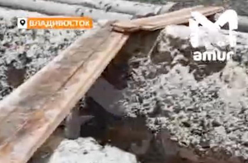 Мост в российском городе заменили опасной конструкцией