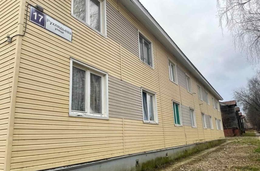 Всего через 12 лет после постройки дом в Кирове признали аварийным