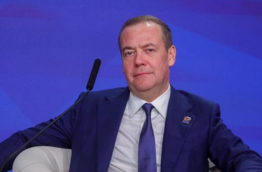 Медведев прокомментировал отставку Ермака