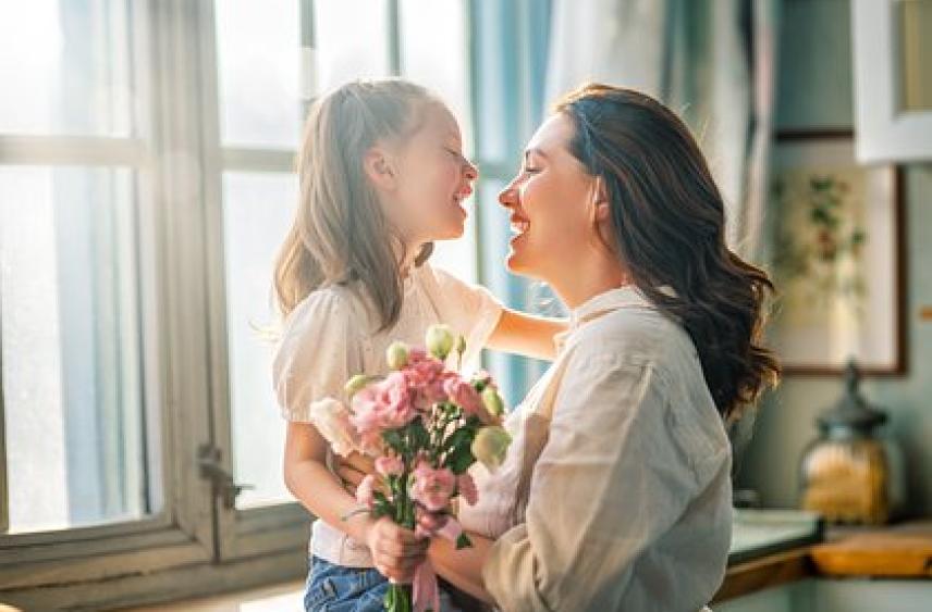 Какого числа отмечается День матери в 2025 году