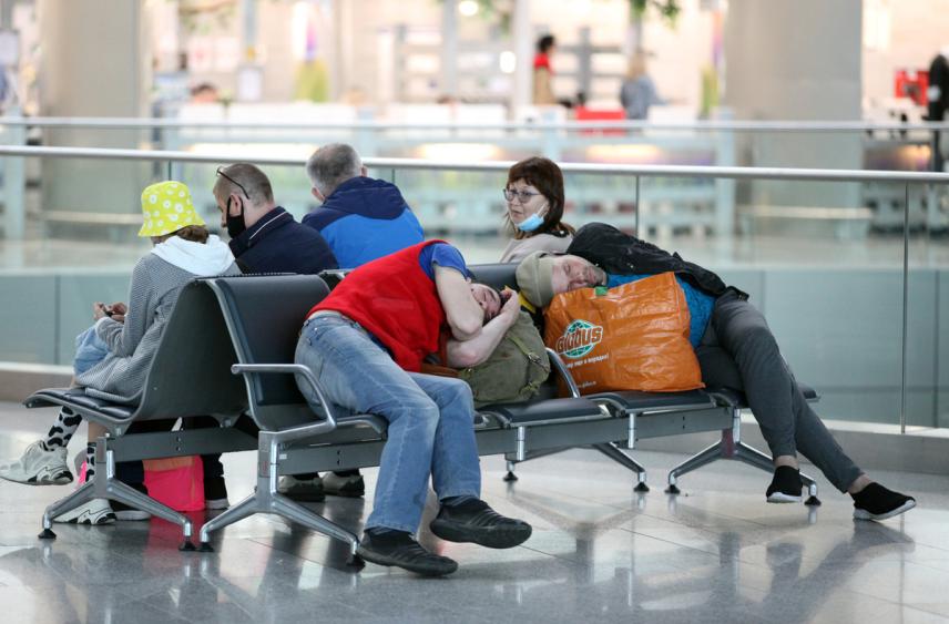 В аэропортах еще двух городов России ввели временные ограничения на полеты