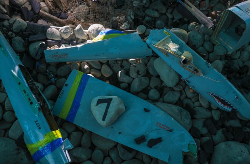 В российском городе обломки БПЛА повредили кровлю жилого дома и АЗС