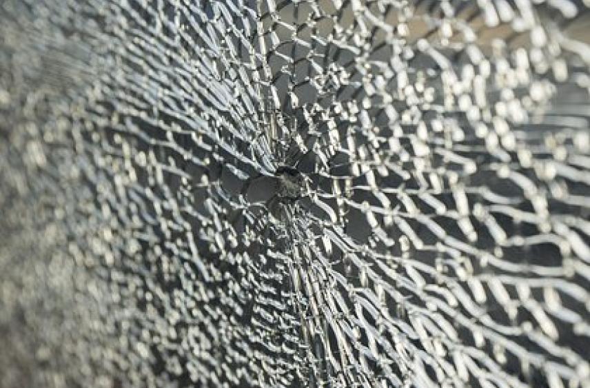 Жители российского города сообщили о взрывах и вспышках в небе