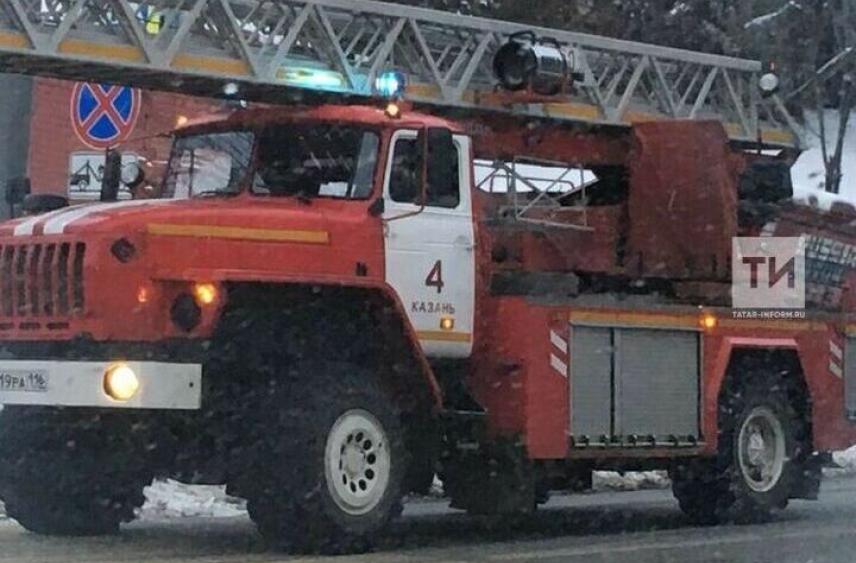 Иномарка вспыхнула в гаражном кооперативе Казани