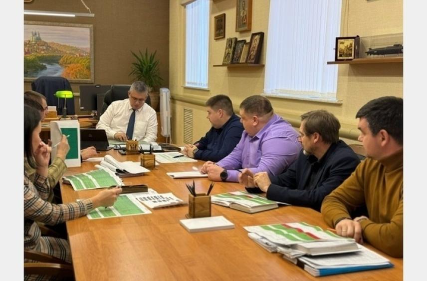 Глава Смоленска провел еженедельный штаб по строительству и ремонту
