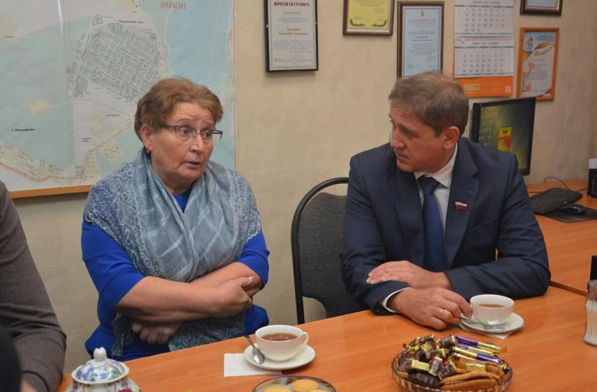 Депутат Воронежской гордумы обсудил с матерями погибших военнослужащих их насущные проблемы