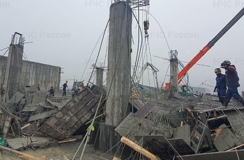 Второе тело извлекли из-под завалов на месте обрушения здания в Южно-Сахалинске