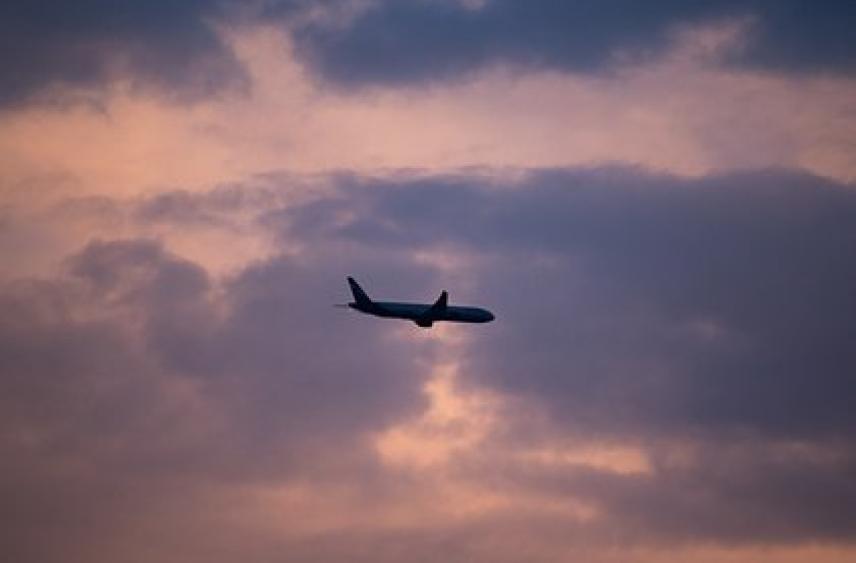 Пассажирский самолет прилетел в аэропорт, не смог сесть и улетел обратно