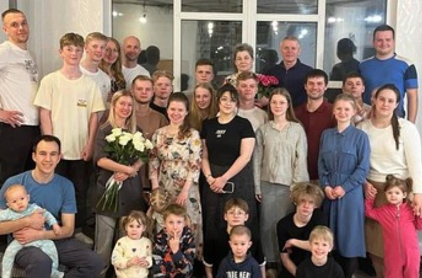 От поколения к поколению: Ирина Махова из Ленинградской области получила орден «Мать-героиня»