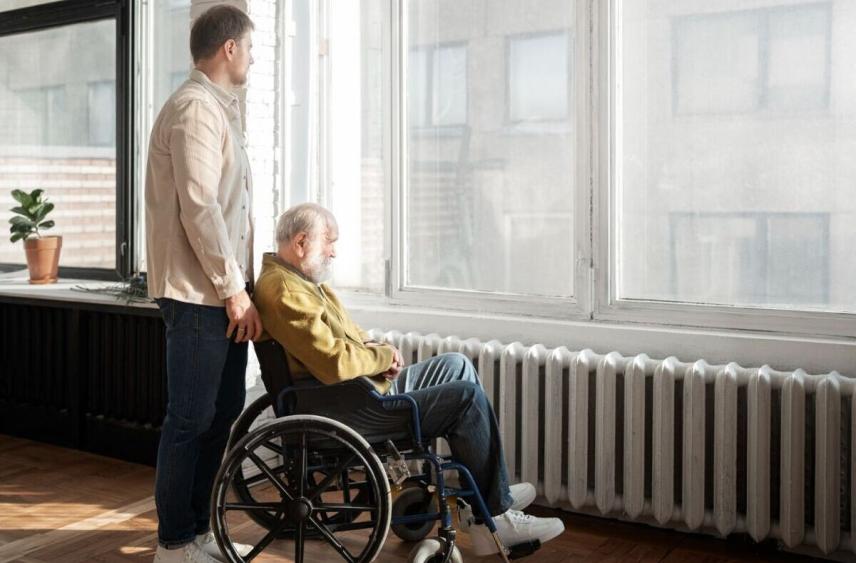 Как в семьях с пенсионерами и инвалидами относятся к программам соцзащиты