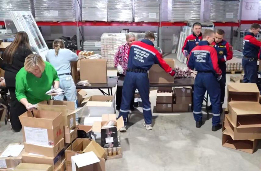 В Великом Новгороде собрали подарки для бойцов на СВО