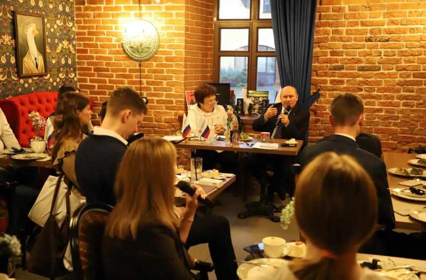 Вячеслав Космачев обсудил с молодыми медиками развитие здравоохранения Пензенской области