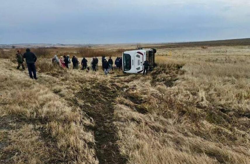 В Челябинской области перевернулся автобус с детской футбольной командой