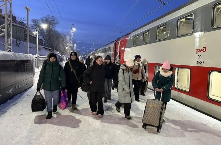 Почти 500 школьников из Заполярья уехали на зимний отдых в Кабардинку