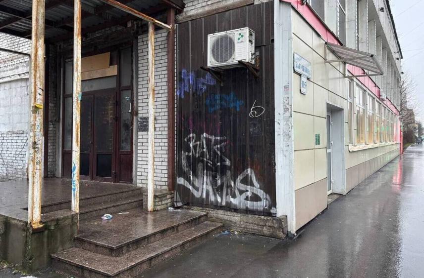 В Невском районе Петербурга проверили магазины на уборку снега и чистоту фасадов