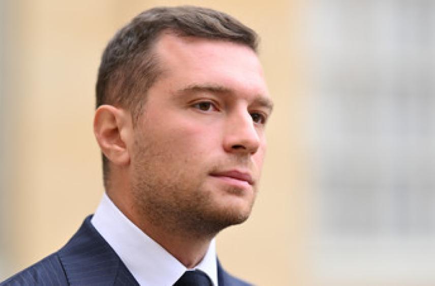 Figaro: лидеру французской правой партии на встрече разбили яйцо о голову