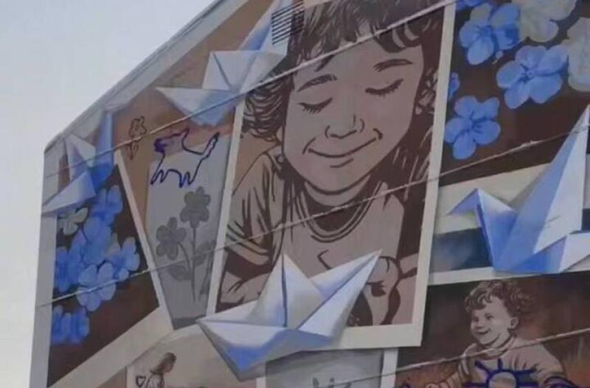 В Мурманске открыли мурал в честь пятилетнего героя Толи