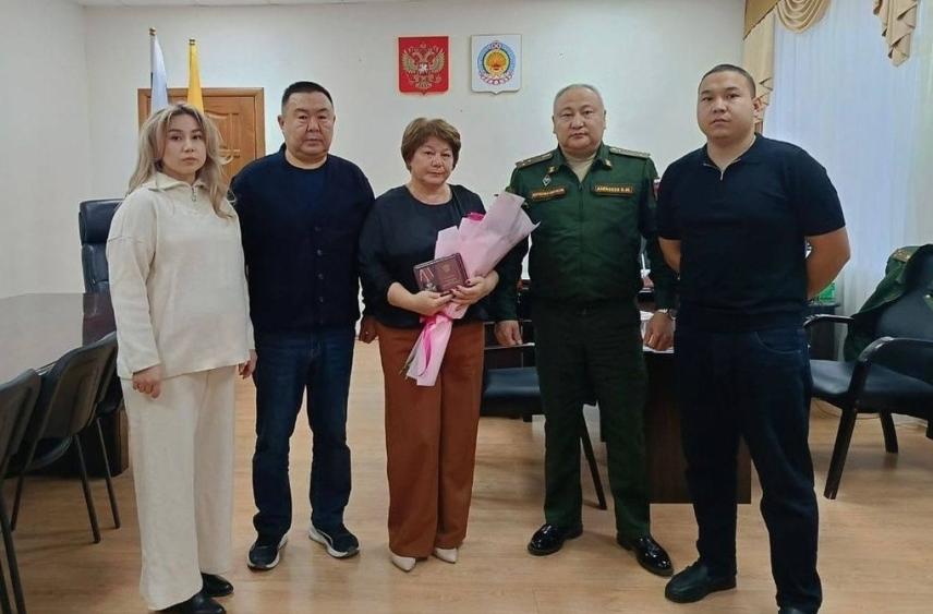 В Калмыкии семье героя СВО передали орден Мужества