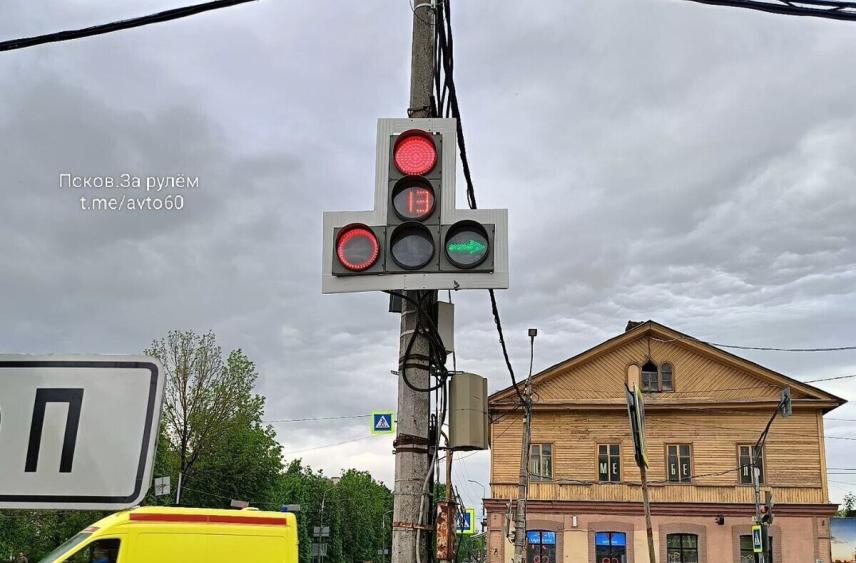 В Пскове объявлен конкурс на выбор подрядчика для обслуживания светофорных объектов на сумму 30 миллионов рублей