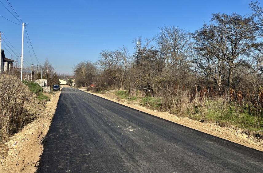В селе Левокумка на Ставрополье завершается ремонт дороги