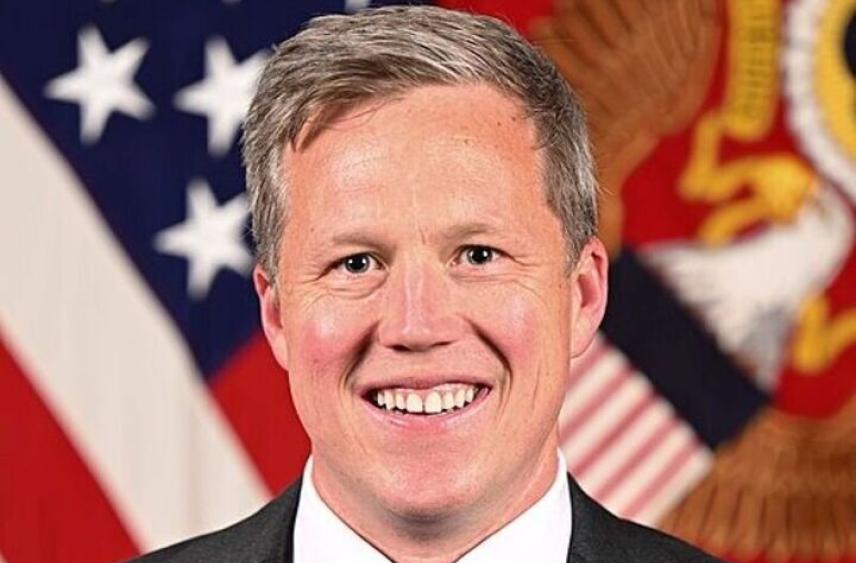 FT сообщила о конфликте Хегсета и Дрисколла на фоне переговоров с Киевом