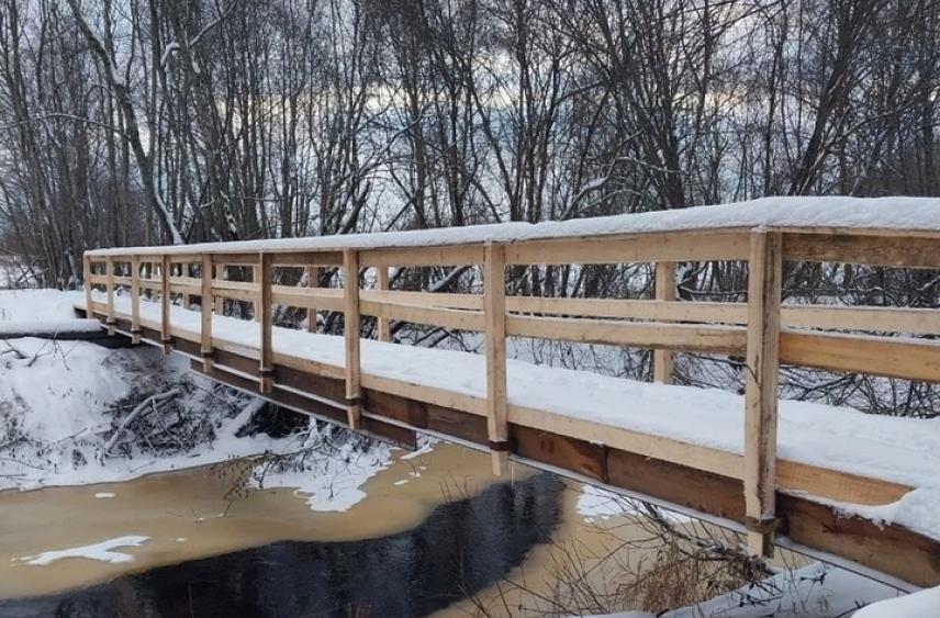 В Ленском округе завершён ремонт пешеходного моста через реку Сендуга