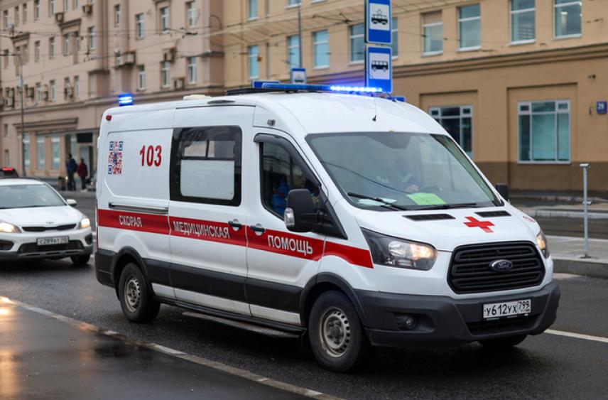 Пациент скорой помощи в Петербурге напал на медика и скрылся