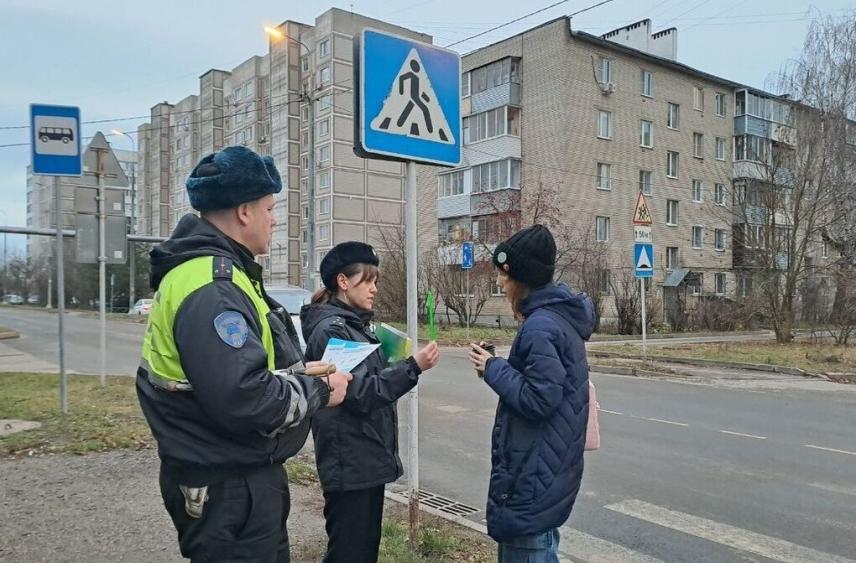 Серпуховским пешеходам разъяснили правила безопасности на «зебрах»