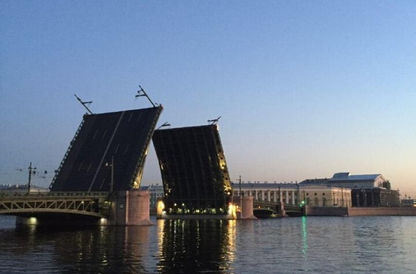 В Северной столице завершается сезон навигации на Неве