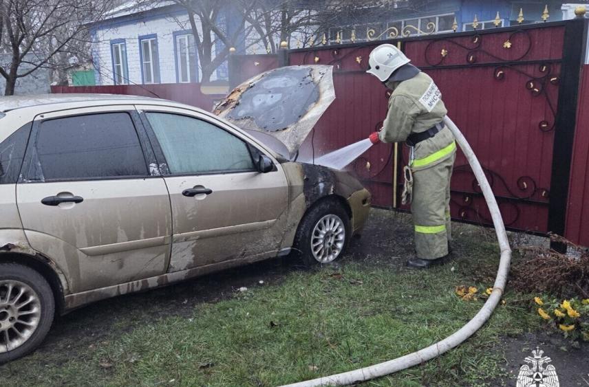 В Ровеньском округе из-за неисправности сгорел «Форд Фокус»