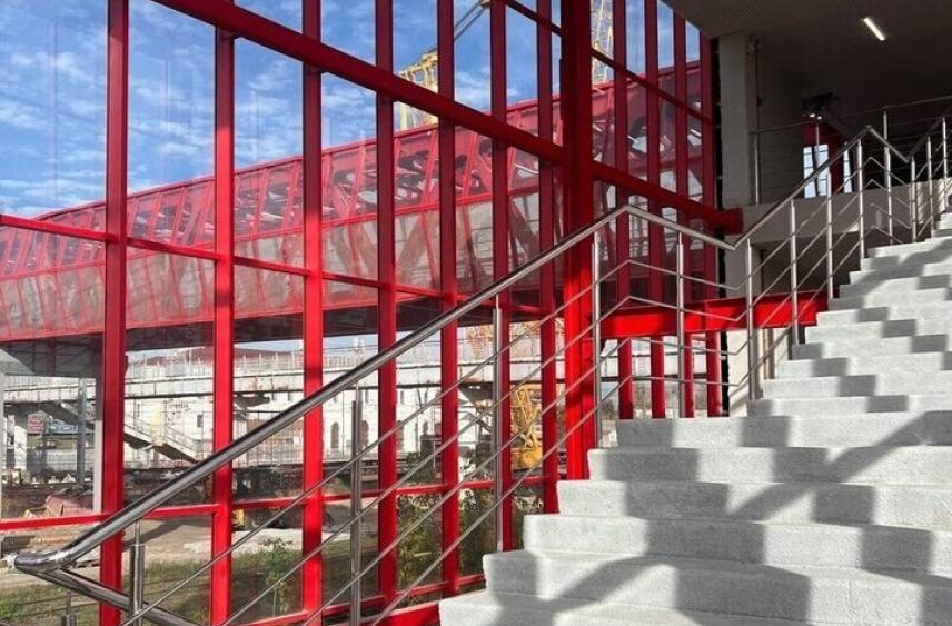 Грабителя с ножом задержали по камерам на ж/д мосту в Серпухове