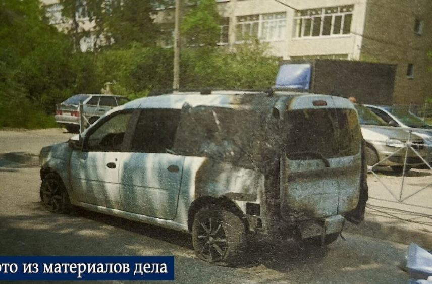 Курянин приревновал возлюбленную и поджег ее машину