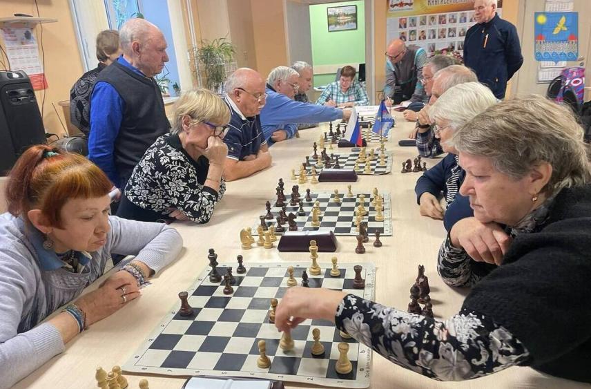 В Кингисеппе прошел всевозрастной дружеский шахматно-шашечный турнир