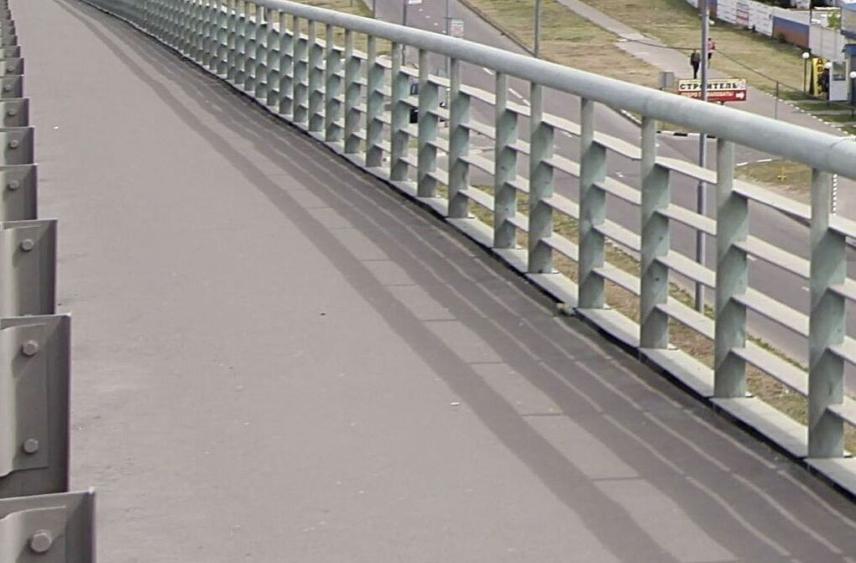 Полиция и волонтеры ищут подростка, упавшего с моста