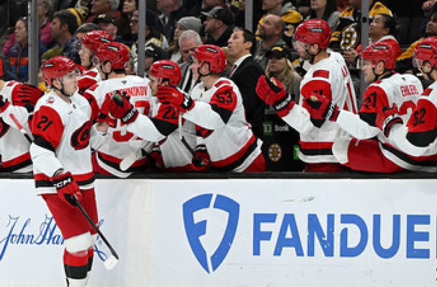 Гол Никишина помог «Каролине» нанести «Виннипегу» четвёртое поражение подряд