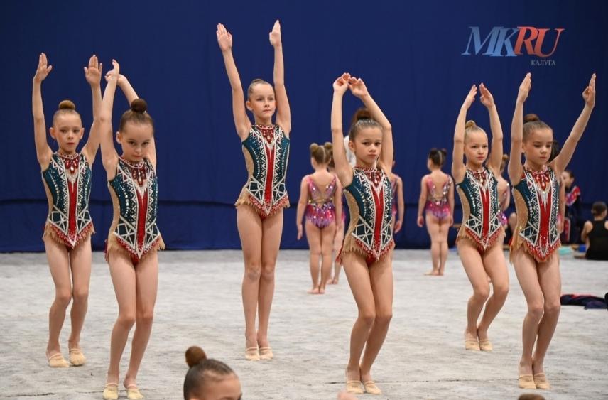 Около 300 юных красавиц борются за лидерство в эстетическом «Листопаде»