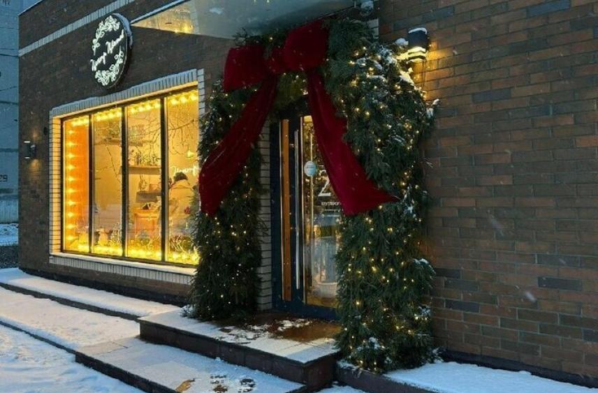 Великие Луки приглашают предпринимателей к участию в конкурсе &#34;Новогодняя витрина - 2025&#34;