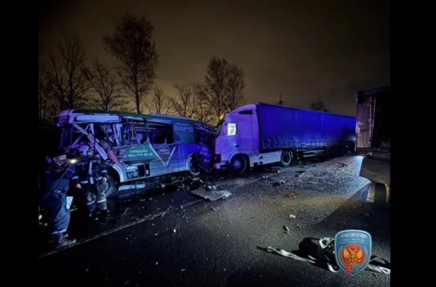 Два человека погибли в жестком ДТП на Московском шоссе в Петербурге