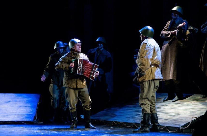 Череповецкий театр собрал аншлаг в Серпухове на военной драме «Ради жизни»
