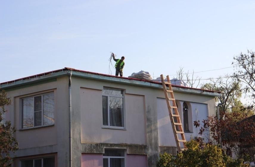В Керчи начался ремонт кровли детского сада «Дюймовочка»