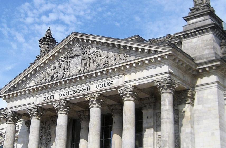 Семь регионов ФРГ разрешили боевым самолетам летать низко