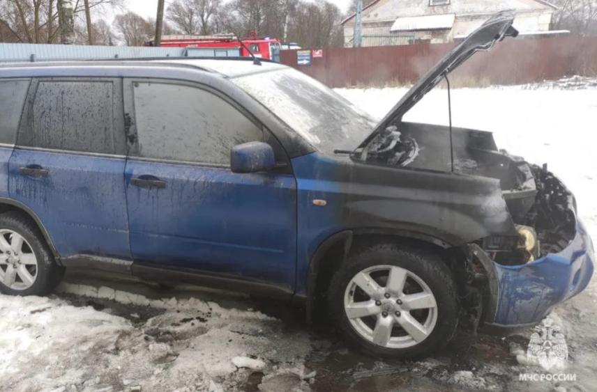 Легковушка едва не сгорела в Старой Руссе