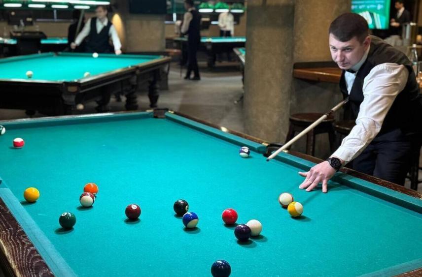 Следователь из Тихвина представил Ленобласть в турнире по бильярду