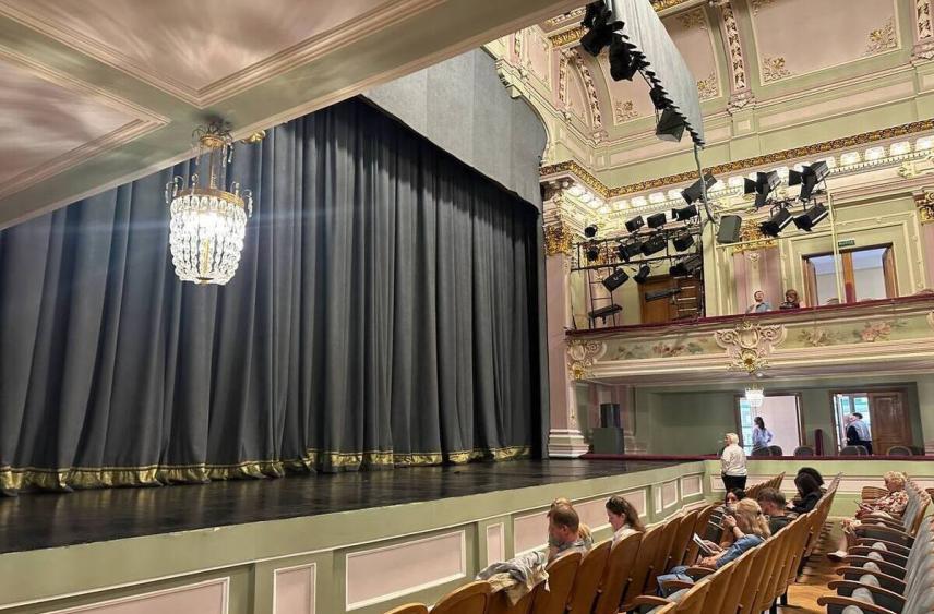 Театр Комиссаржевской в Петербурге потратит 51 млн на новые светодиодные приборы